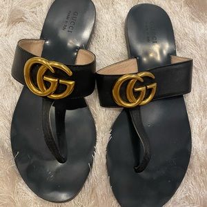 Gucci Leather thong sandal with Double G